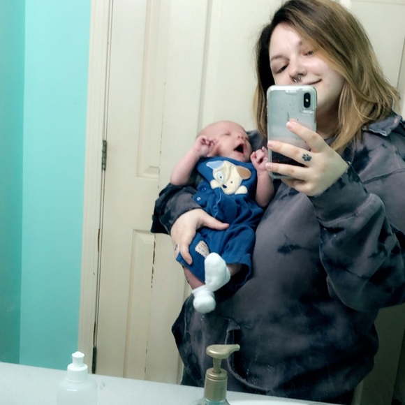 Meet your posher, Lindsy - Picture 4 of 4